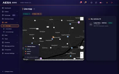 Live-Karte in AESA CORE TMS: ein Fahrzeug auf der Karte Mitteleuropas mit Positionspunkt und Transportkarte.